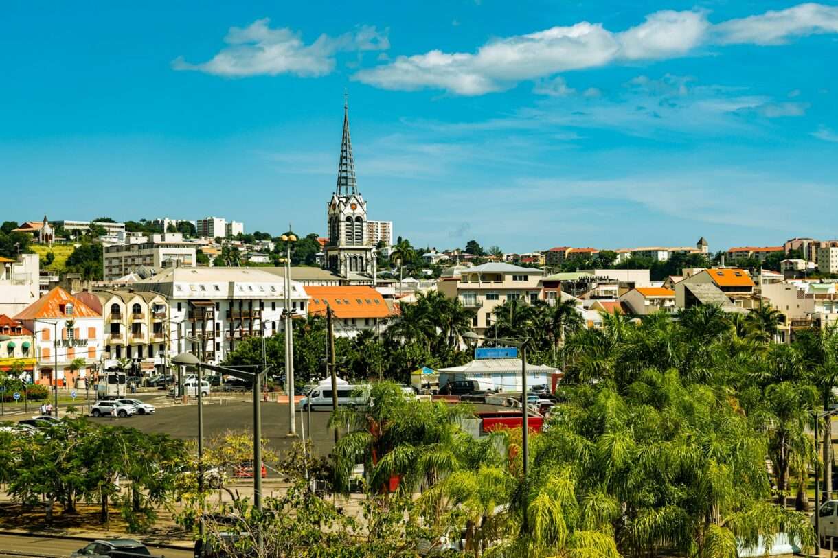 Krise um hohe Lebenshaltungskosten in Martinique:  Lebensmittel 20% billiger – aber der Protest geht weiter