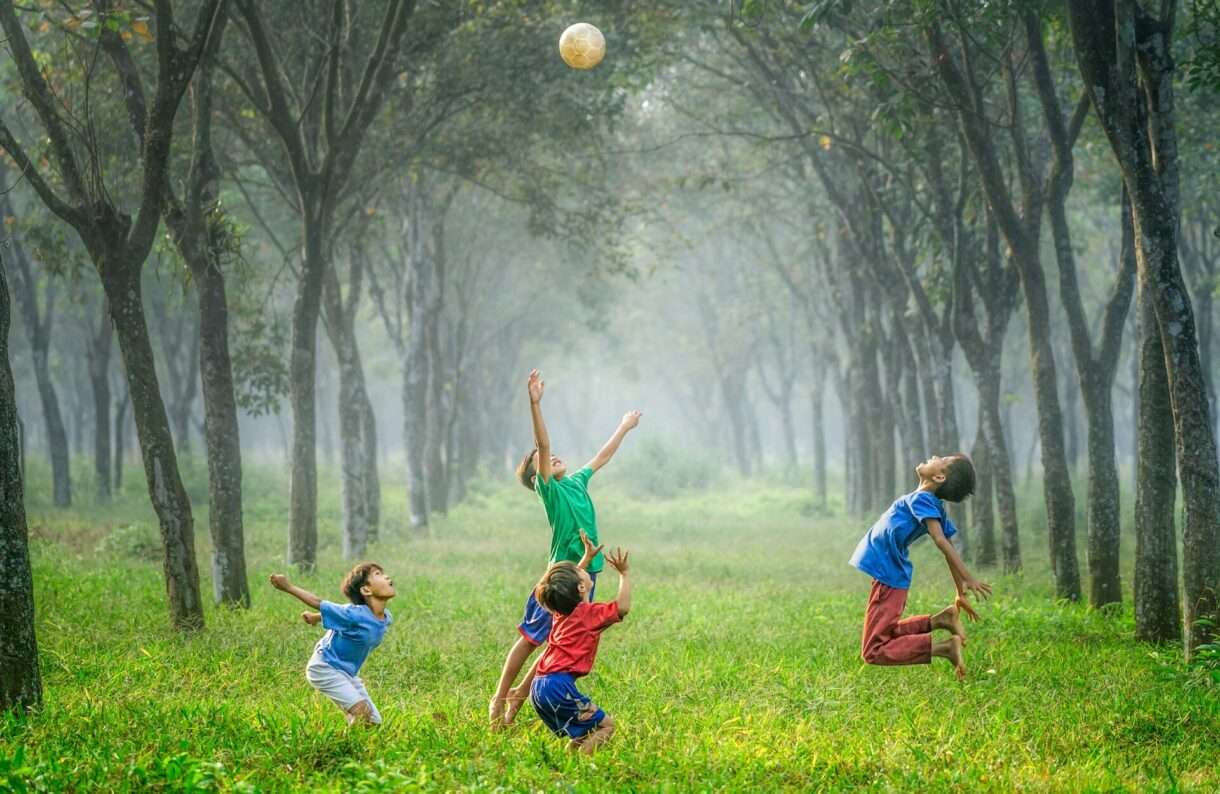 Kinder in Bewegung bringen: Warum körperliche Aktivität eine wichtige Gesundheitsfrage ist