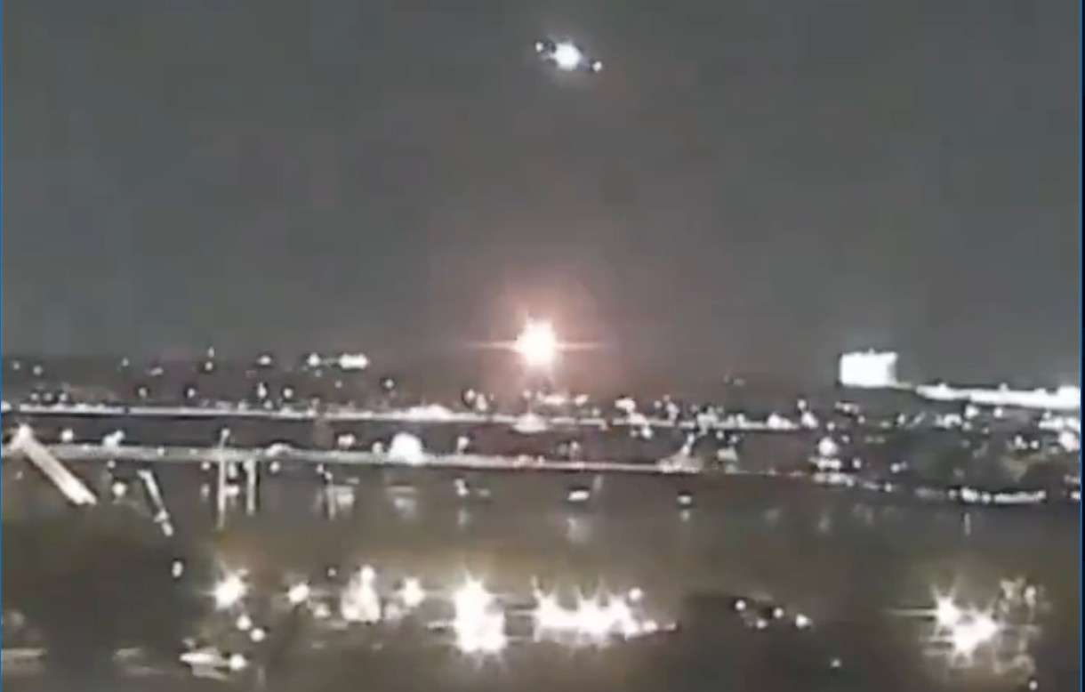 Tragisches Unglück: Passagierjet kollidiert mit Militärhubschrauber nahe Washington, D.C.