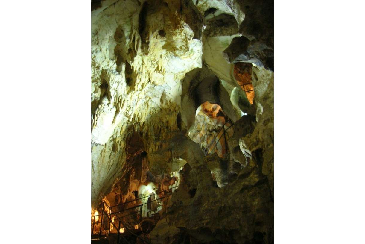Grotte-de-Thais_Wikipedia