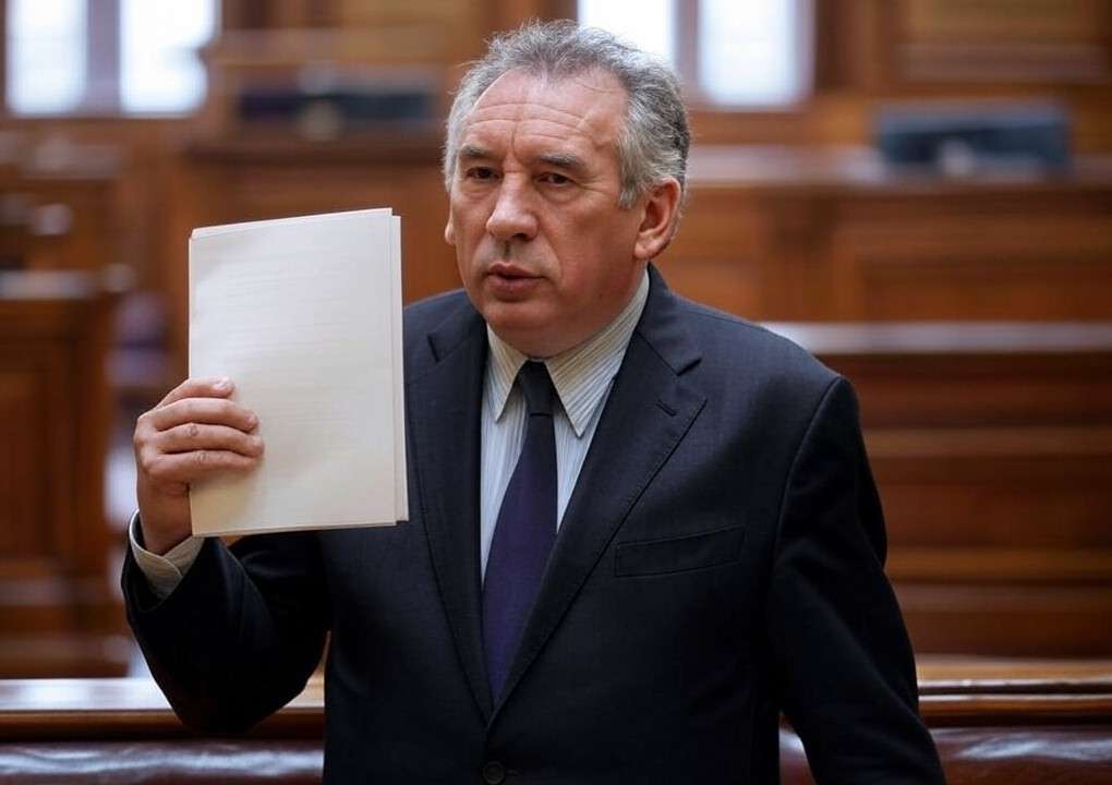 Francois_Bayrou_Nationalversammlung_Illustration