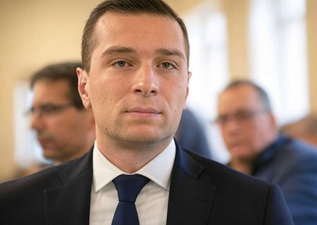 Verstrickt in Hass: RN-Abgeordnete mit einem rechtsextremen Facebook-Netzwerk in Verbindung gebracht
