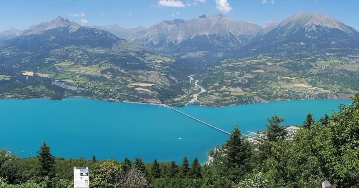 Lac_Serre_Poncon_-_Belvédère_Wikipedia