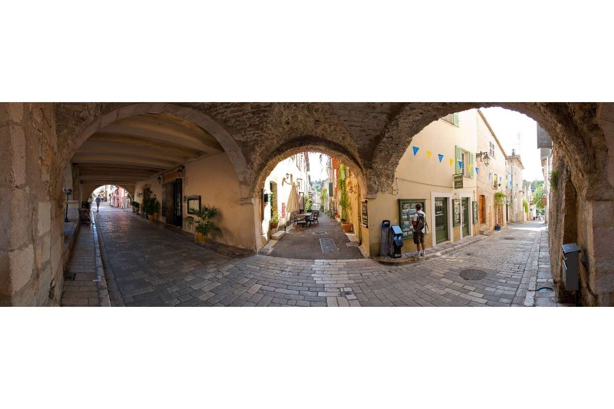 Eine Fahrt durch die Dörfer im Hinterland von Antibes – Versteckte Juwelen der Côte d’Azur