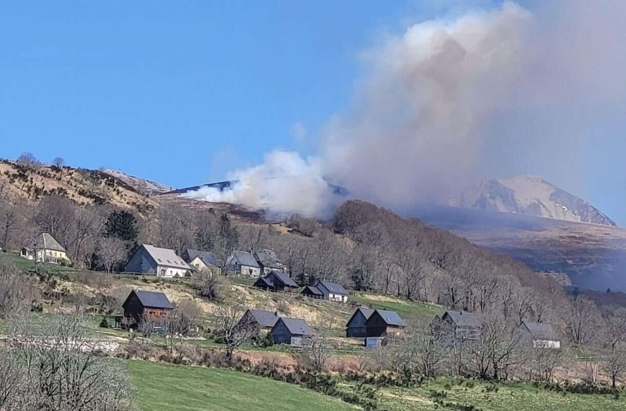 Flammen im Naturparadies – Großbrand im Sancy-Massiv erschüttert Zentralfrankreich
