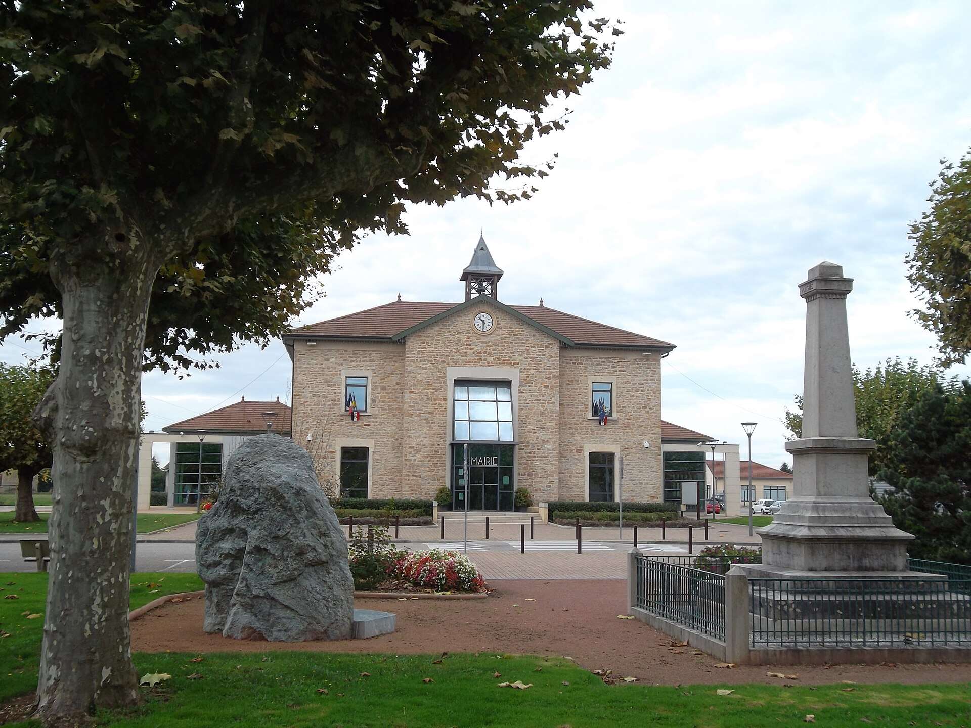 Mairie_de_Saint-Romain-de-Jalionas_Wikipedia