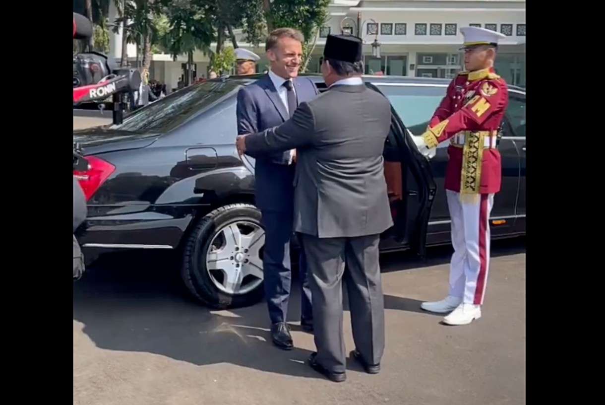 Emmanuel-Macron_Indonesien_ScreenX