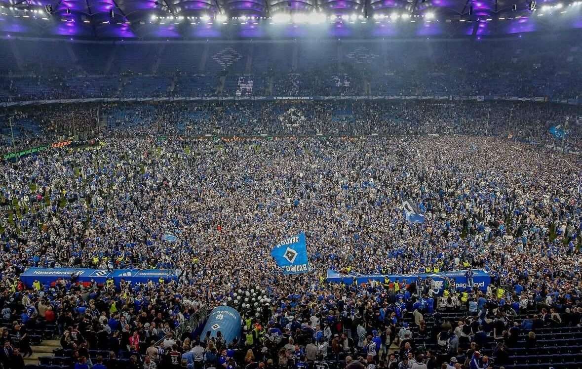 HSV_Spielfeld_überrannt