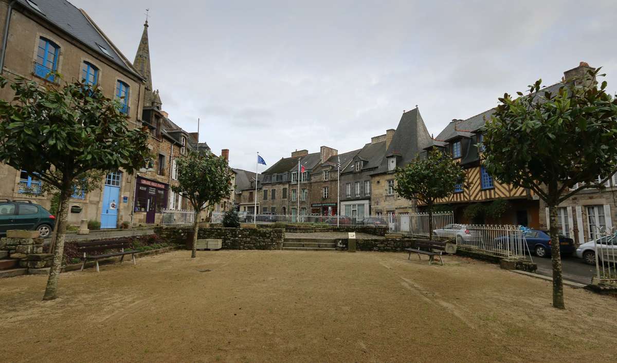 Place-de-Becherel_Wikipedia