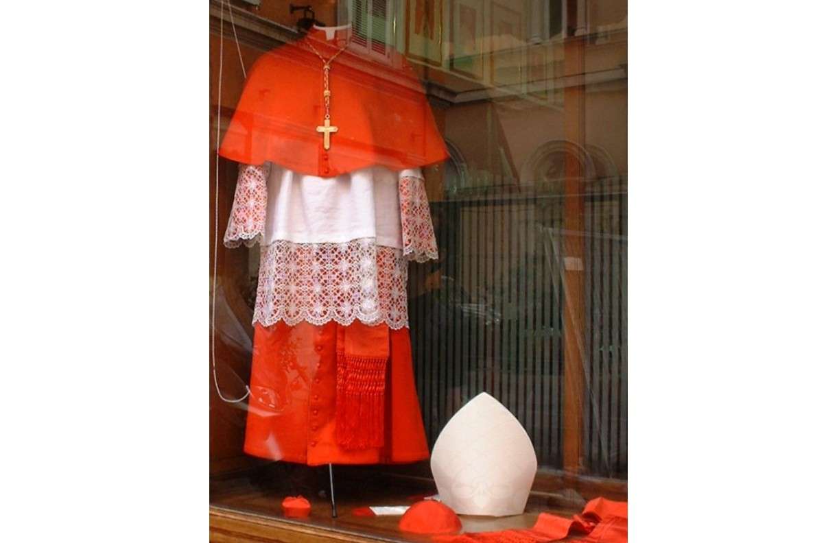 Vetements_cardinal_Gamarelli_Wikipedia