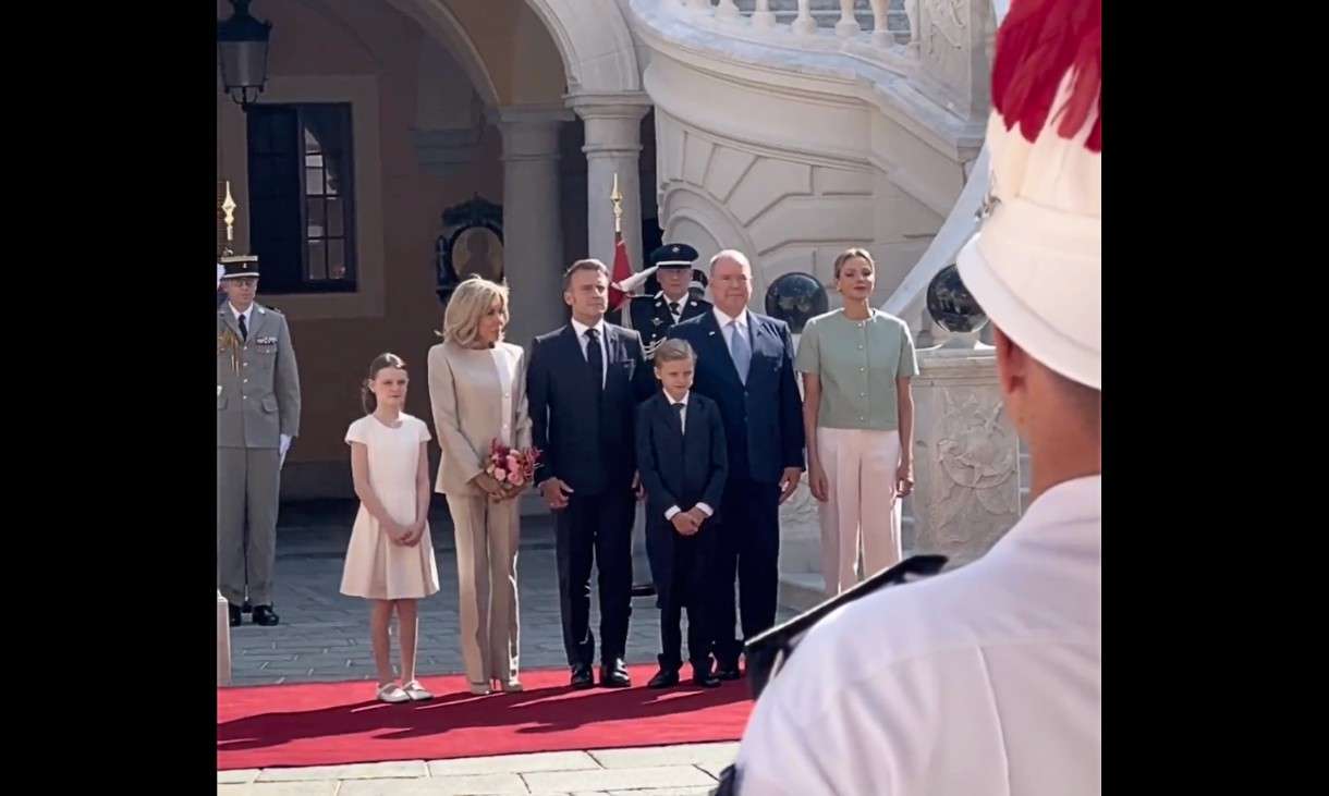Macron_Monaco_ScreenX