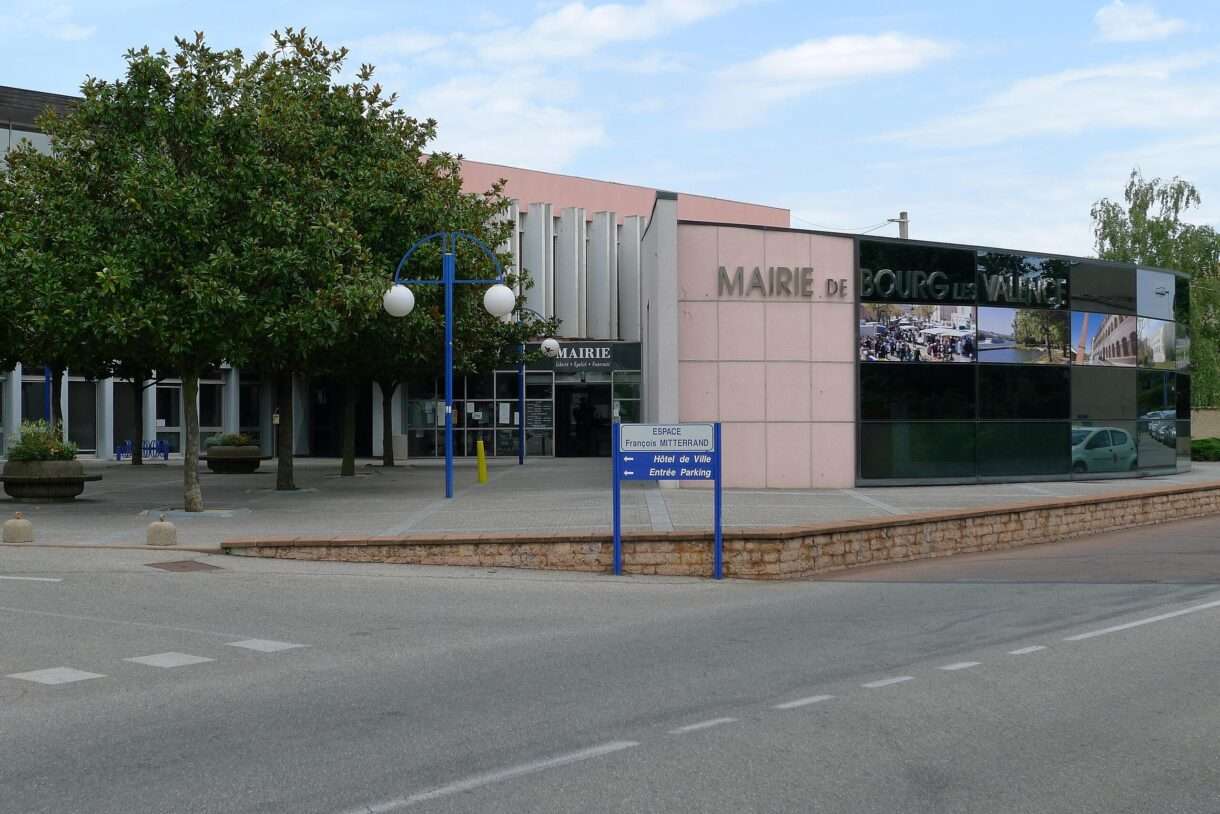 Mairie_de_Bourg_lès_Valence_Wikipedia