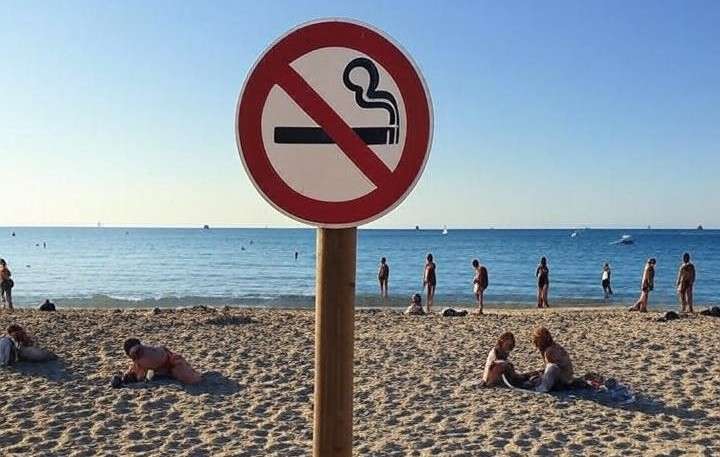 Rauchverbot_Strand_Frankreich_Illustration