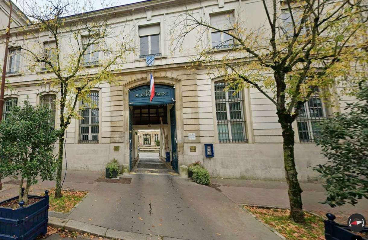 Tribunal_Versailles_ScreenGoogle