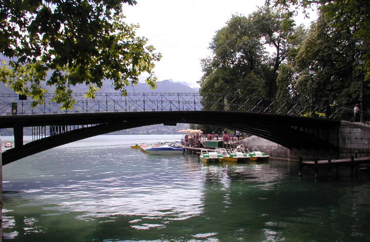 Annecy am Limit: Wie das „Venedig der Alpen“ unter seinem eigenen Ruhm leidet