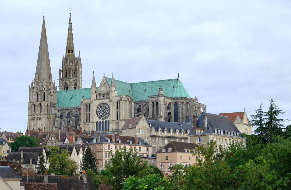 Chartres: Wo Glas zu Licht wird und Steine Geschichten erzählen
