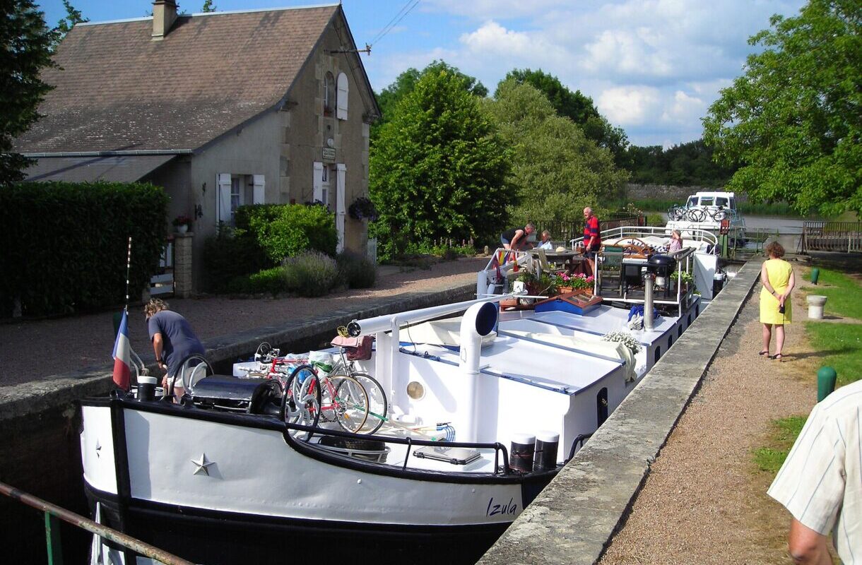 Canal du Nivernais: Frankreichs grüne Wasserader mit tropischem Flair