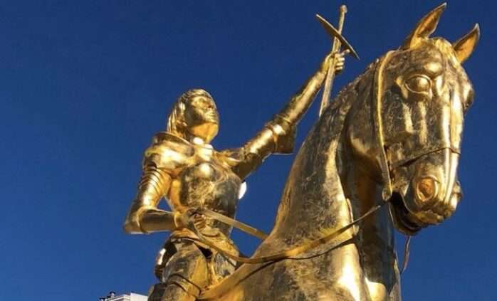 Jeanne d’Arc bleibt: Wie eine Statue zum Symbol politischer Grundsatzfragen wurde