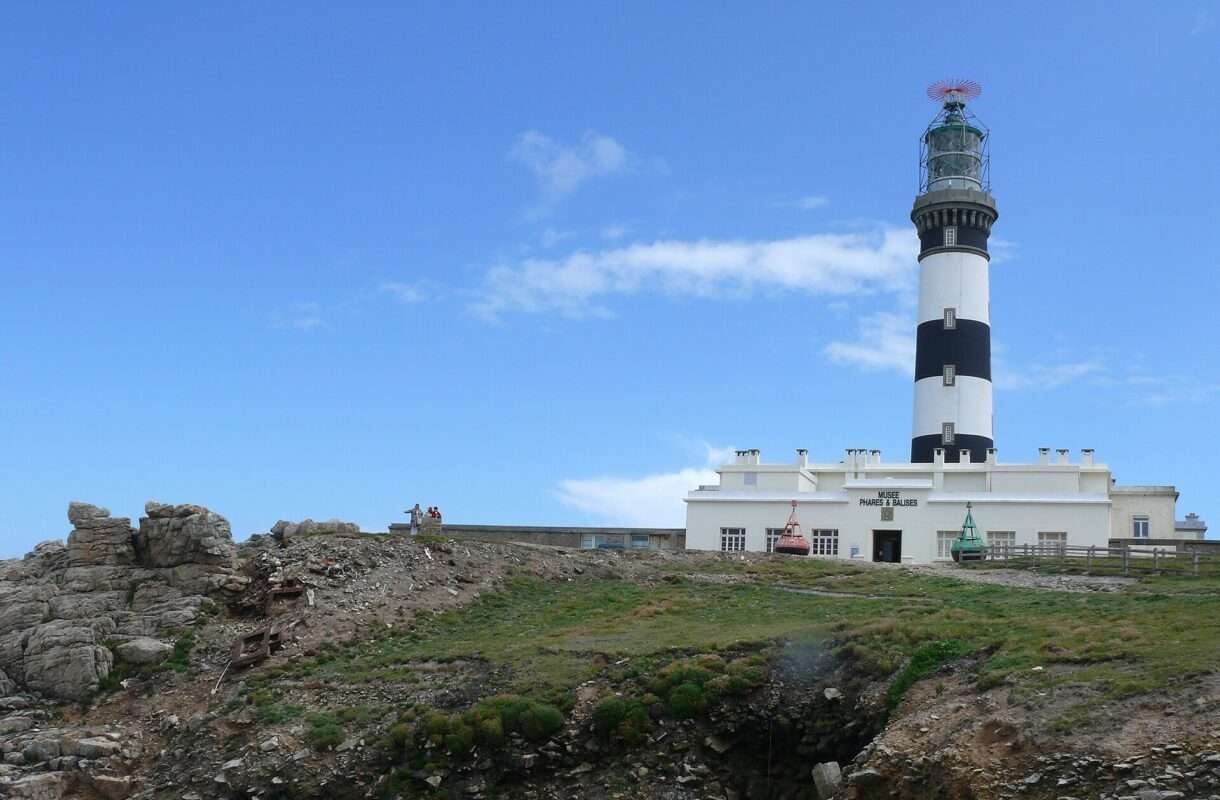 Wächter im Wind: Die Leuchttürme von Ouessant und ihre Geschichten