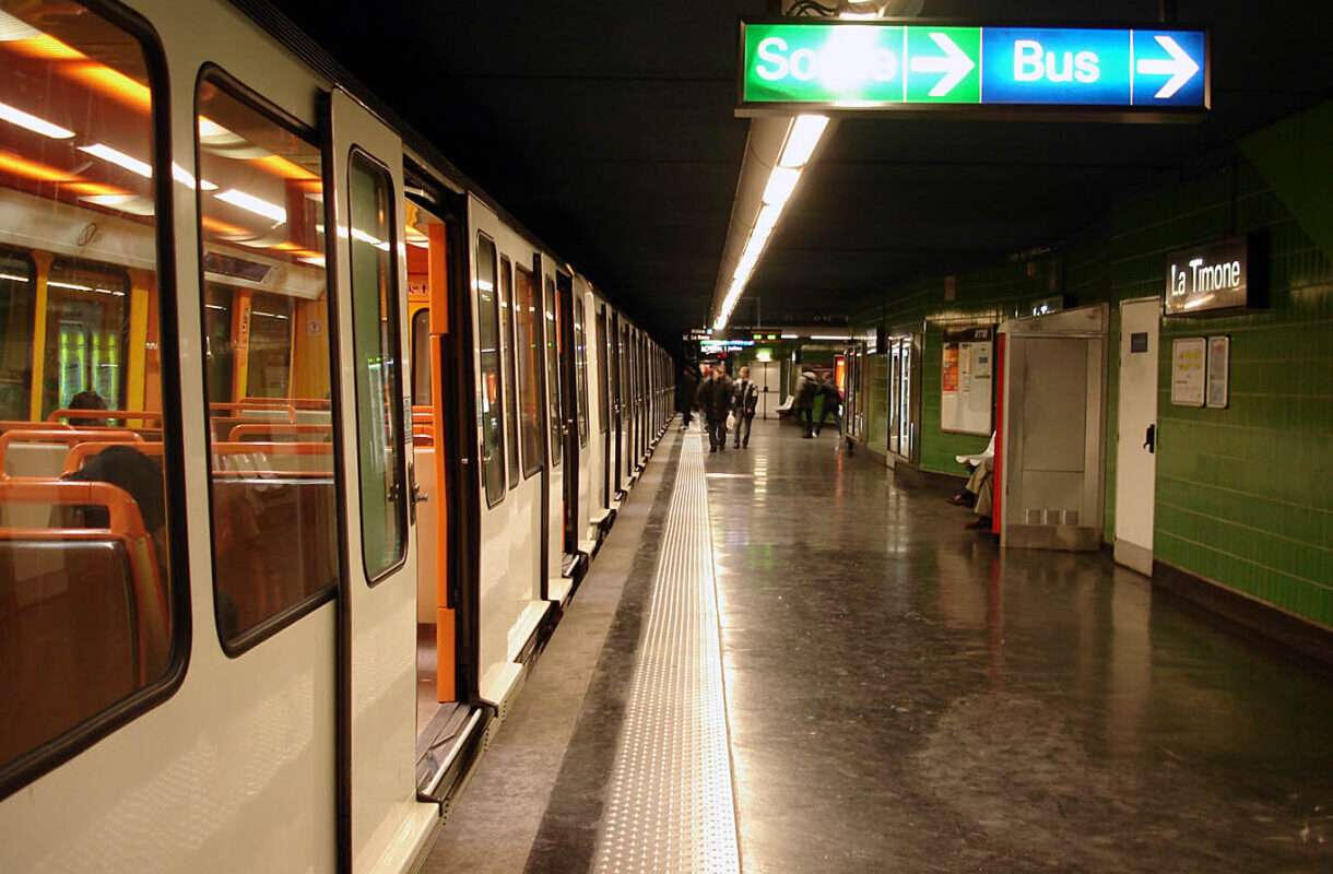 Metro_de_Marseille_-_La_Timone_Wikipedia