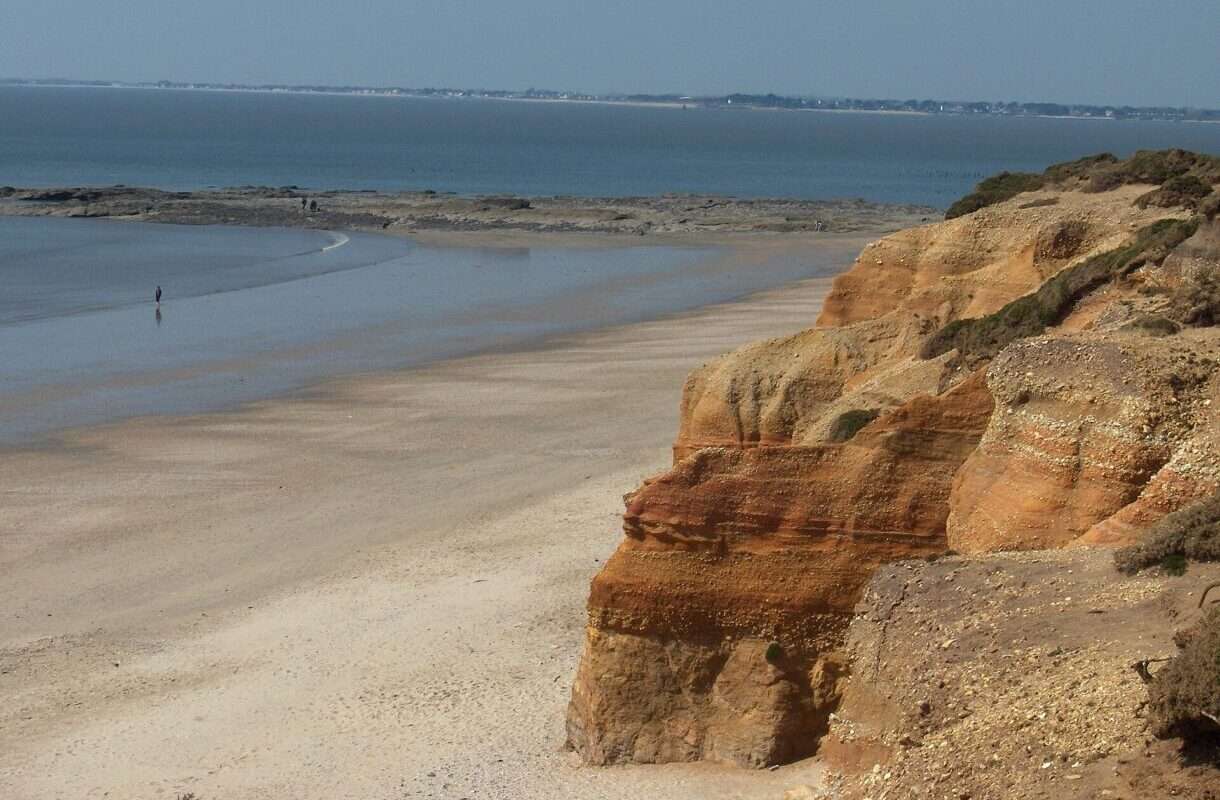 Wo das Gold nicht glänzt, sondern glüht: Die Plage de la Mine d’Or in Pénestin