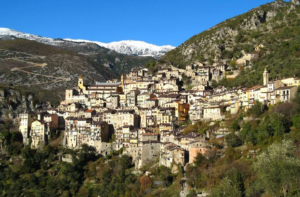 Verwoben in Fels und Himmel: Ein Streifzug durch Saorge in den Alpes-Maritimes