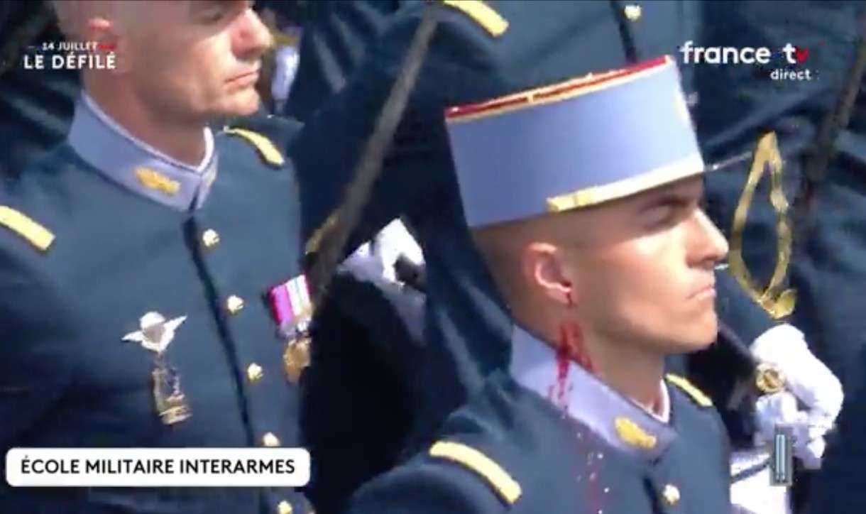 Stoizismus unter den Augen der Nation – Kleine Zwischenfälle beim französischen Nationalfeiertag zeigen die Disziplin der Truppe