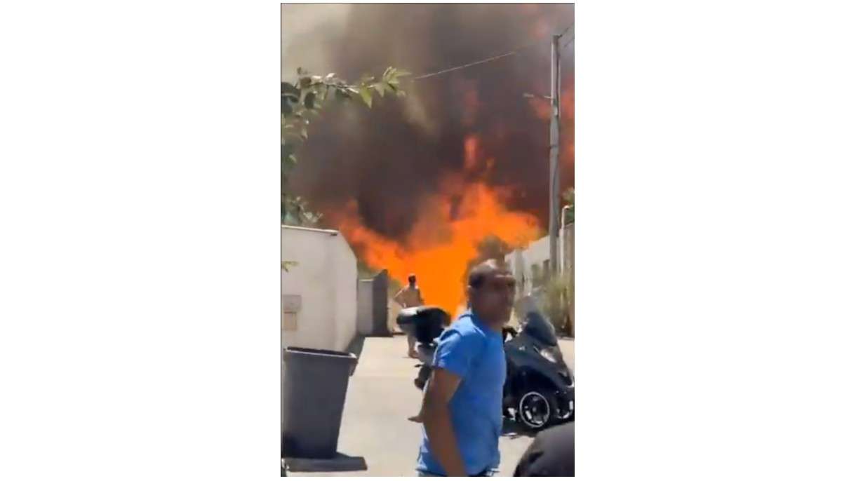 Marseille – Flammenfront zwingt Bewohner in die Häuser