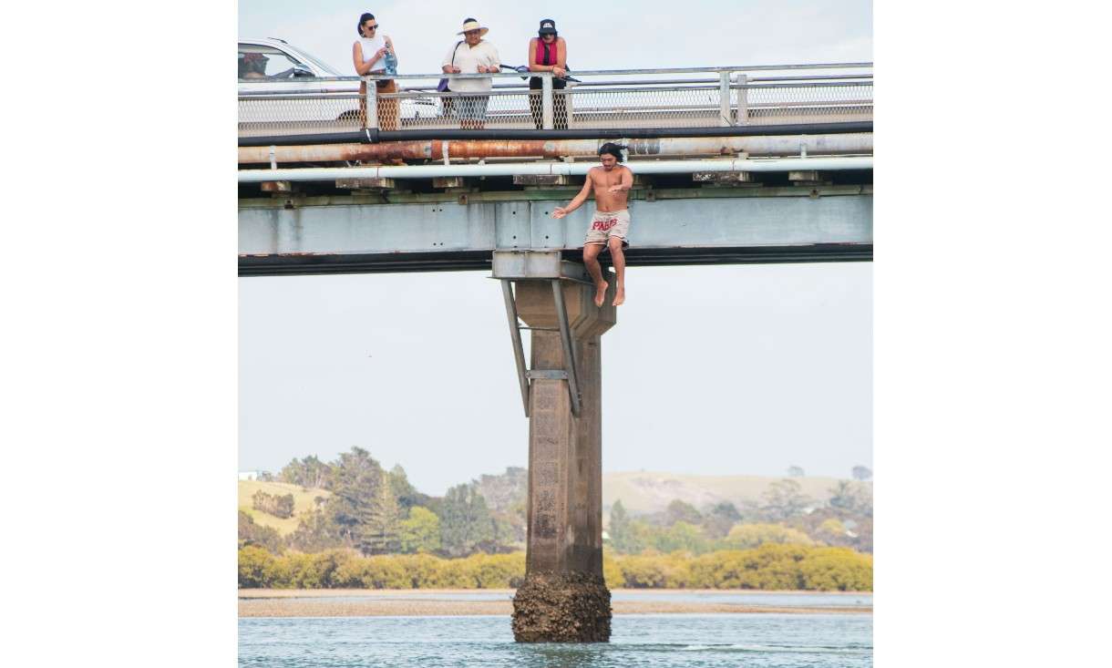 Kopfüber in die Gefahr: Warum das „Bridge Jumping“ in Frankreich Sorgen bereitet