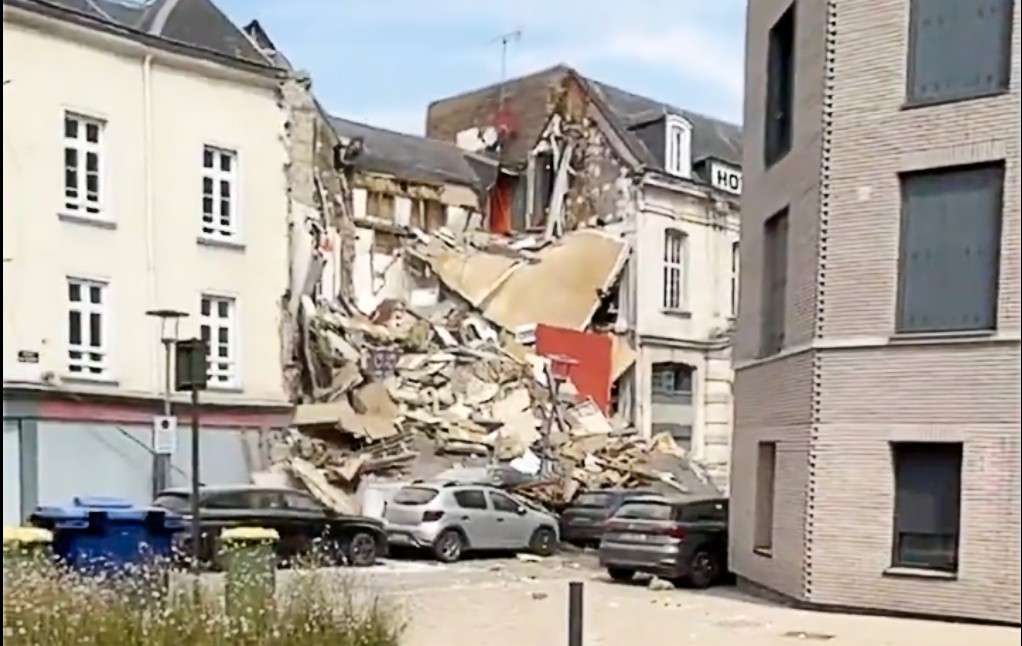 Drama ohne Verletzte – Gebäude-Einsturz mitten in Amiens