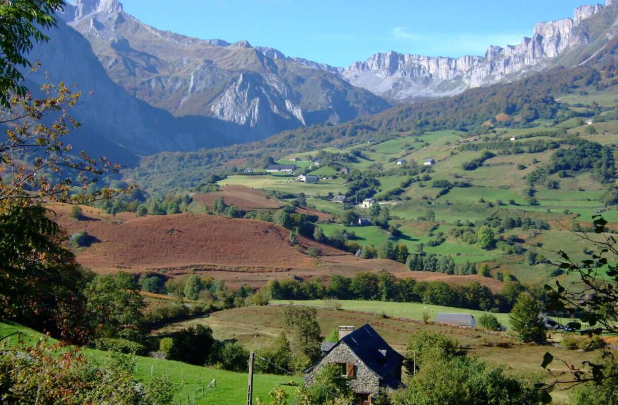 Wildes Panorama, stilles Dorf: Der Cirque de Lescun in den französischen Pyrenäen
