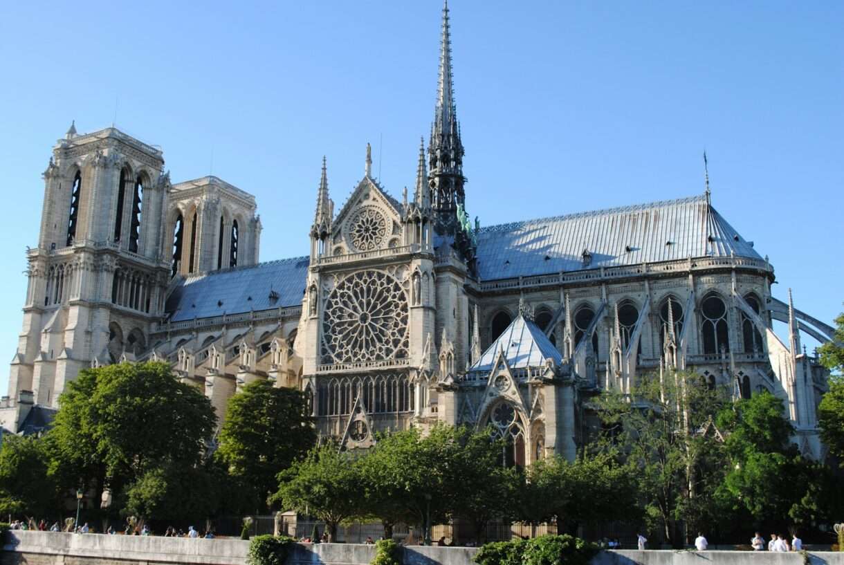 Notre-Dame de Paris: Die triumphale Rückkehr eines Weltwunders