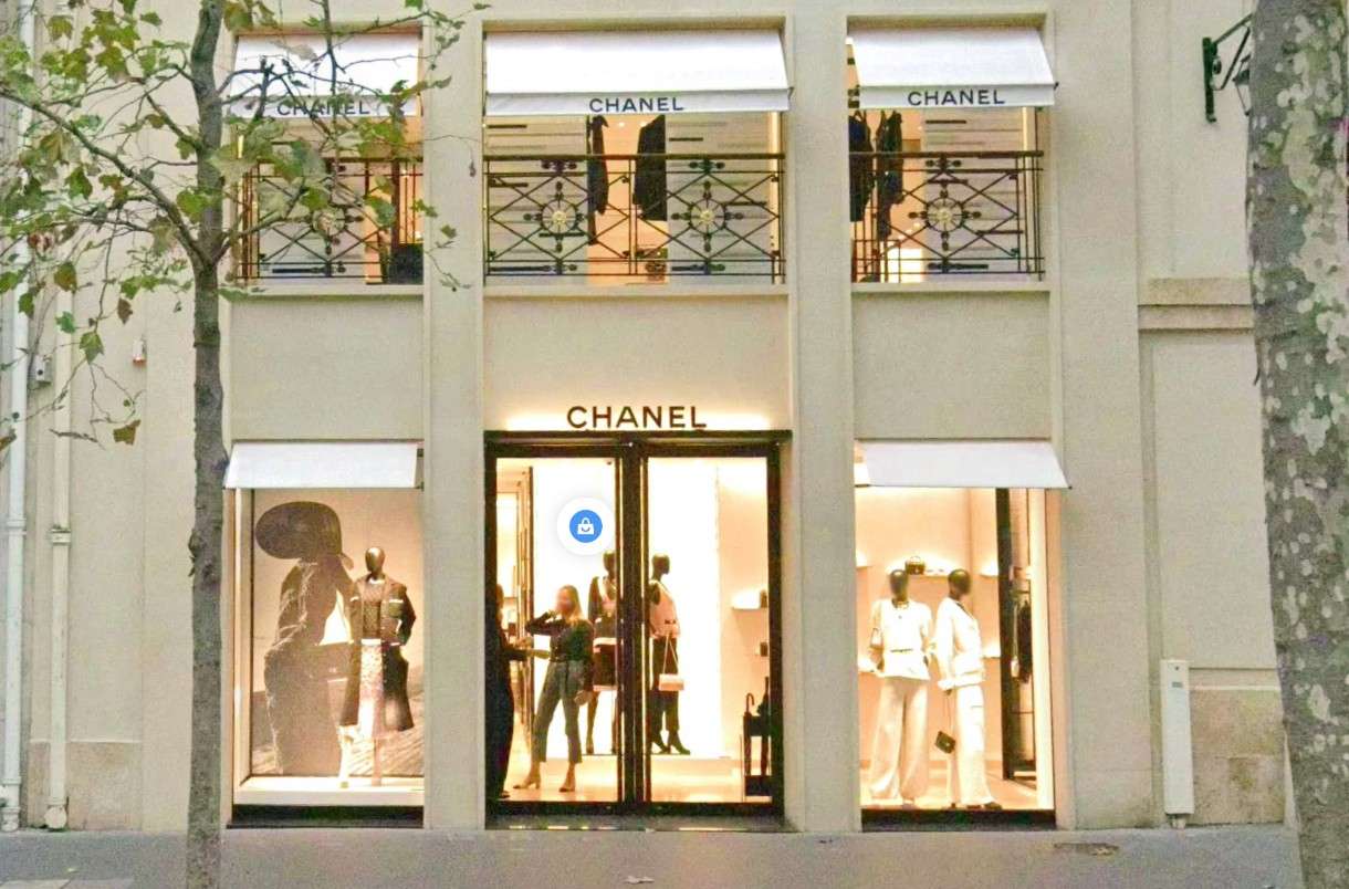 Mit Vollgas durch die Luxusfront: Spektakulärer Einbruch bei Chanel