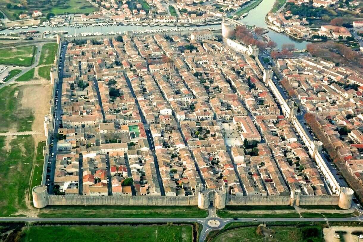 Aigues Mortes – Steinernes Tor zur Zeit