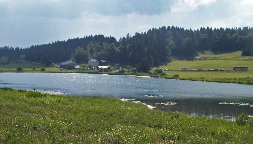 Département du Jura – Zwischen stillen Seen und waldreichen Höhen