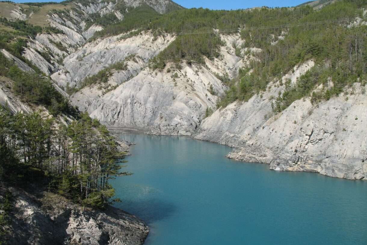 Herbstzauber am See: Ein Spaziergang rund um den Lac de Serre-Ponçon