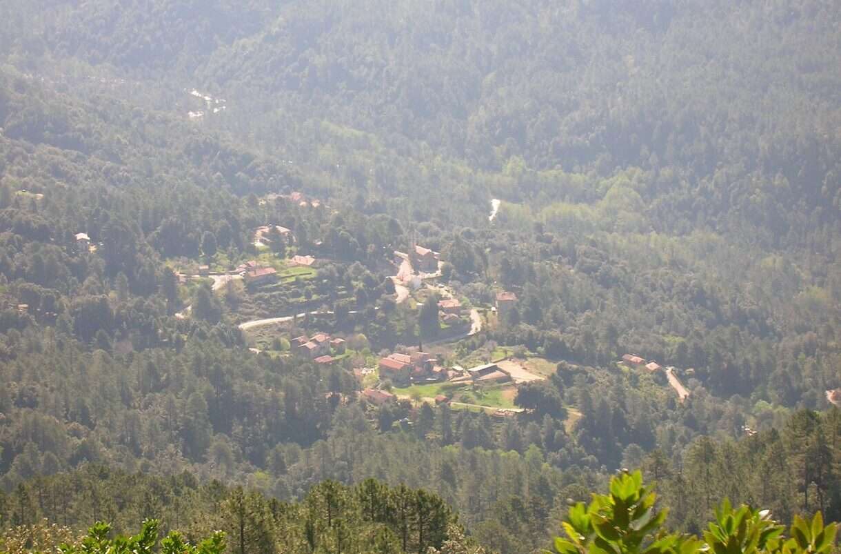 Wiedergeburt im Schatten der Berge: Wie ein korsisches Dorf seine Schule zurückerobert