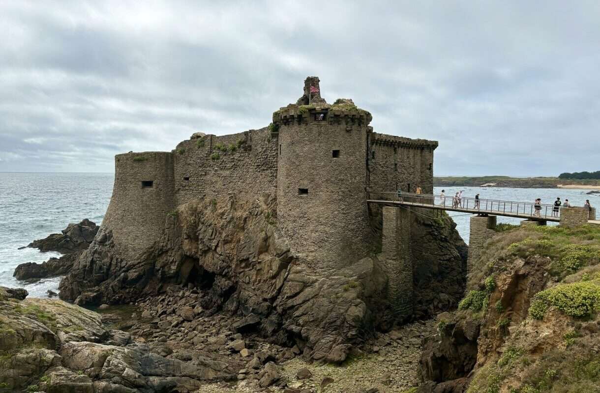 Eine Insel, ein Hubschrauber und ein leiser Aufstand im Atlantik