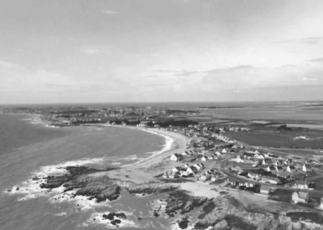 Tragödie am Atlantik: 16-Jährige nach Badeunfall in Batz-sur-Mer vermisst