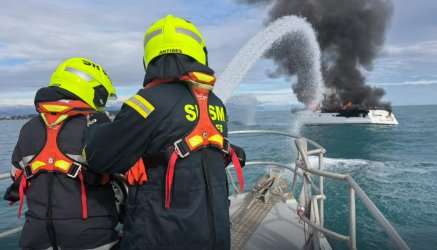 Feuer auf offener See – wie ein brennendes Sportboot vor Antibes die Côte d’Azur in Atem hielt