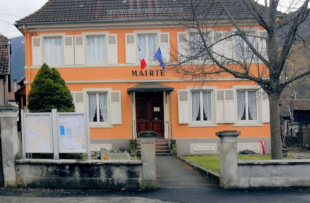 Wenn niemand mehr Bürgermeister sein will – Das elsässische Dorf Mollau und die stille Krise der kommunalen Demokratie in Frankreich