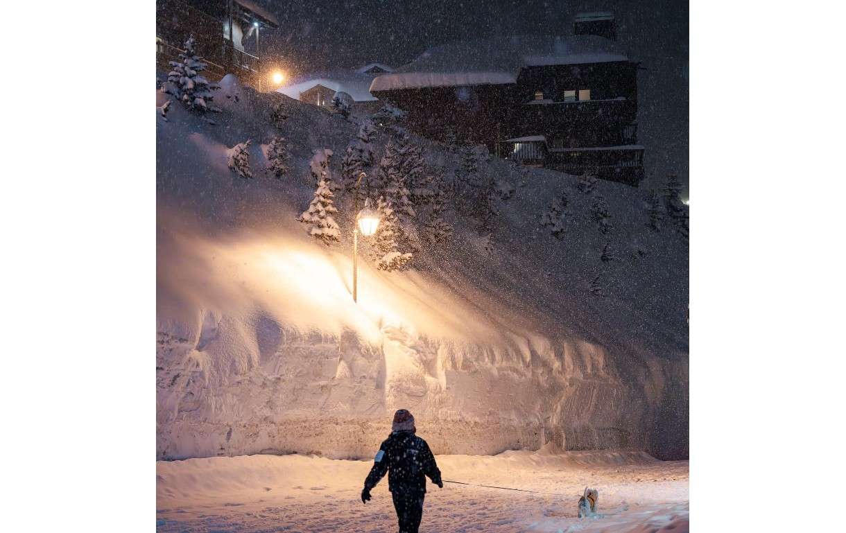 Meterhohe Schneemauern in Savoyen: Wenn der Winter ganze Dörfer verschluckt