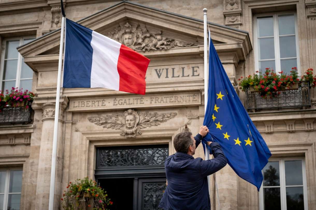 Symbolpolitik statt Systembruch: Wie Frankreichs Rechte die EU vor Rathäusern herausfordert