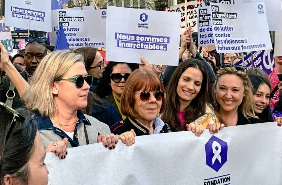„Wir geben nichts auf“ – Wie Gisèle Pelicot zur Stimme einer neuen feministischen Bewegung in Frankreich wurde