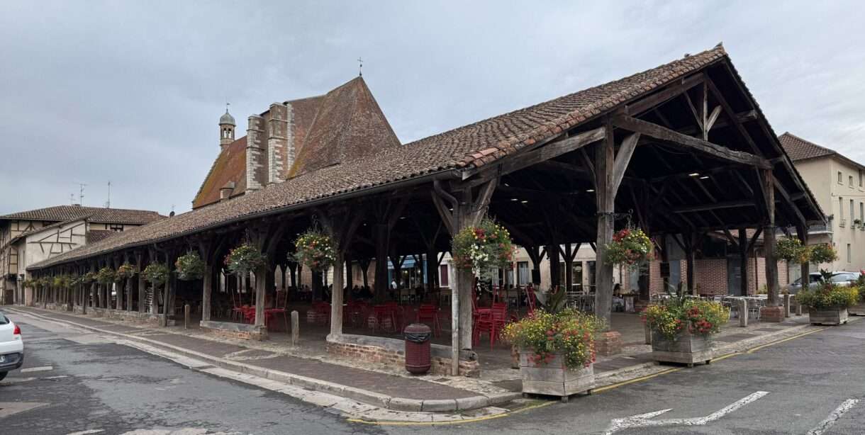 Unter uralten Eichenbalken pulsiert das Leben: Die Halles von Châtillon-sur-Chalaronne