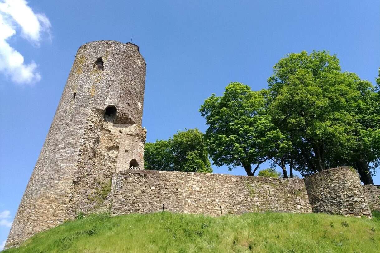 Vouvant – Mittelalterdorf, Feenlegenden und die geheimnisvolle Mélusine