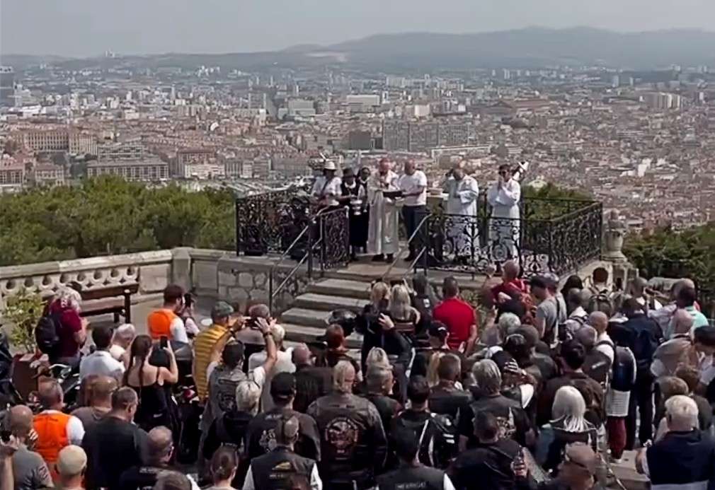 Unter dem Schutz der „Bonne Mère“: Marseilles Motorradfahrer pilgern zur Basilika