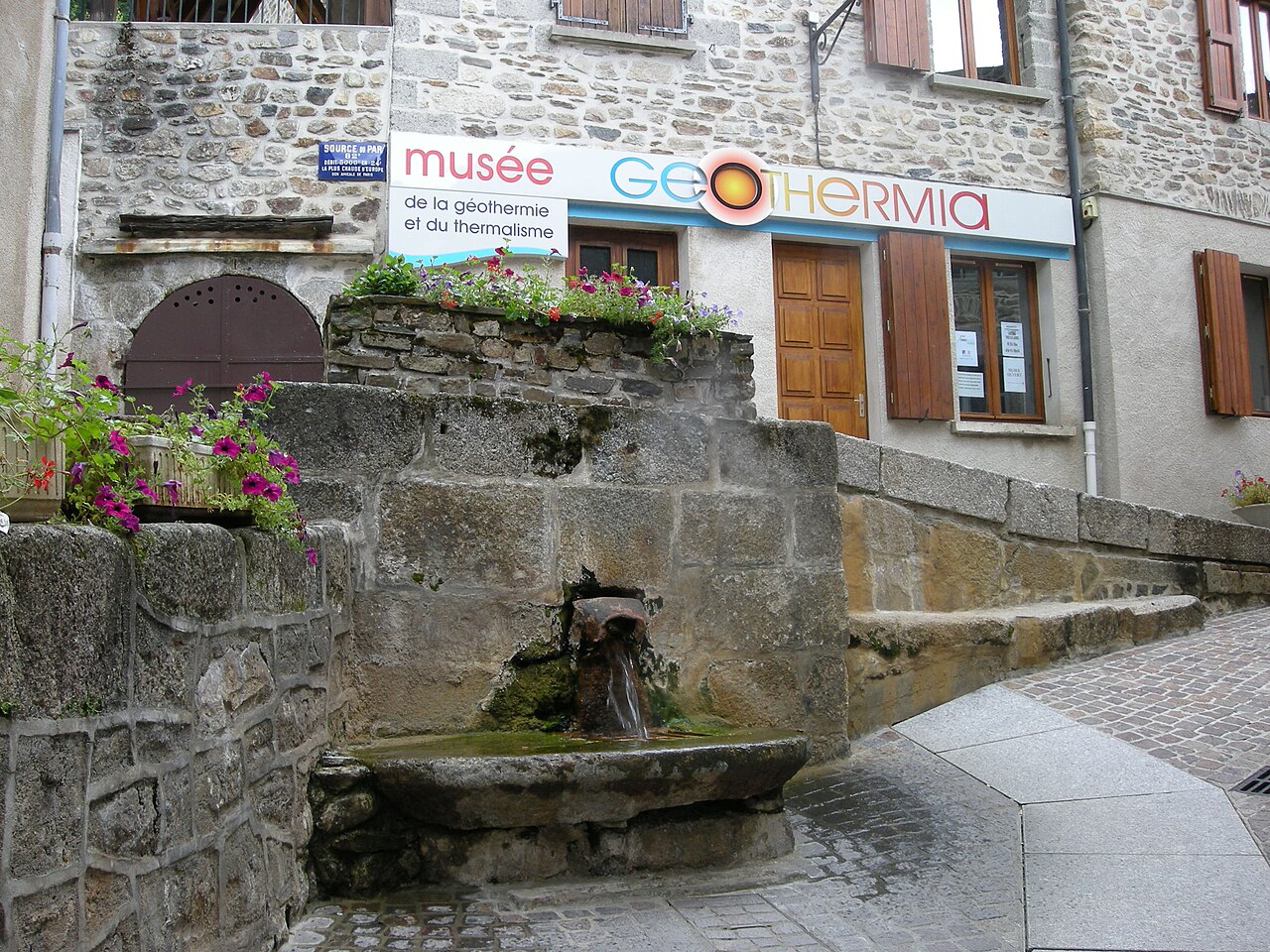Chaudes Aigues: Wo Europas heißeste Thermalquelle seit Jahrhunderten den Alltag prägt