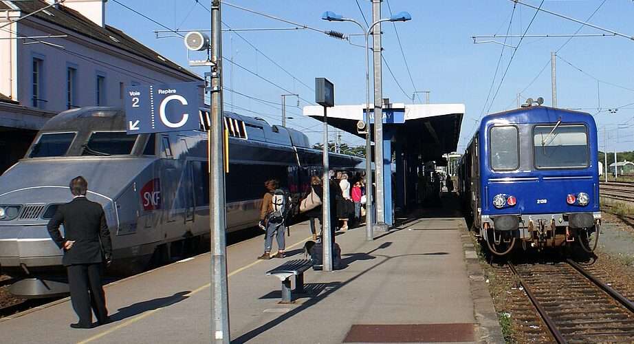 Der Korkenzieher von Quiberon: Wenn der Sommer auf Schienen rollt