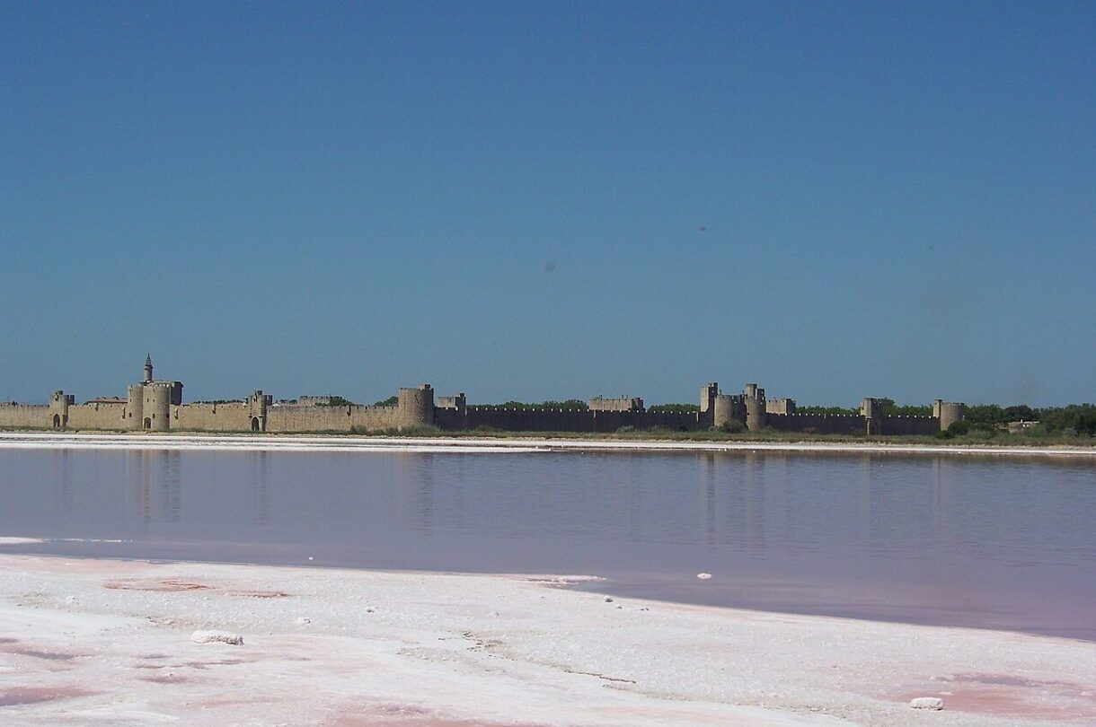 Fleur de Sel aus Aigues Mortes: Wenn die Salzernte zum Sommerereignis wird